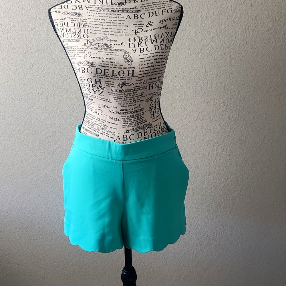New York and Company Shorts, Teal. Size Small.